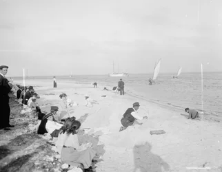 På stranden av Biscayne Bay, Miami, Florida, ca 1905 (s/v foto)