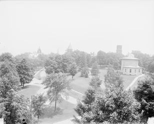 Campus, Amherst College