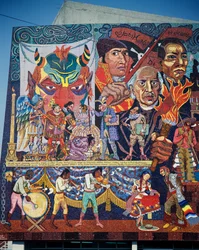 Hidalgo, Morelos och Juarez, hjältar i kampen för självständighet, detalj från mosaikmålningen på fasaden till Upprorsmännens teater, Mexico City. Mexiko, 1900-talet.