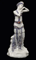 Tamara Karsavina (1885-1978) som Zobeide i Baletten Scheherazade av N. Rimsky-Korsakov - Dmitrij Iosifovich Ivanov (1880-1938). Porslin, överglasyr dekor