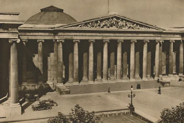 Colonnaded front of British Museum på platsen för Old Montague House, c1935.