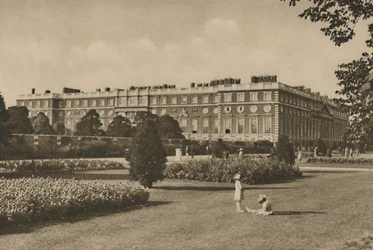East Wing of Hampton Court tillagd av Wren på platsen för Cardinals Work, c1935.