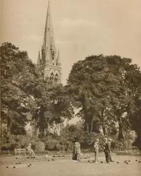 Stoke Newington in Summer-Time: The Bowling Green på Clissold Park, c1935.