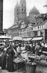 Marknadsplatsen vid Worms katedral, Worms, Tyskland, 1922.