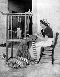 Kvinna som väver med halm på en handvävstol, Fiesole, nära Florens, Italien, 1936