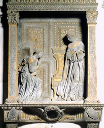 Bebådelsen, Donatello (ca. 1386-1466), Basilica di Santa Croce (Heliga korsets basilika) i Florens, Toscana