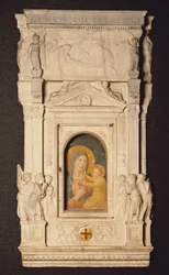 Tabernakel för eukaristins sakrament, eller ciborium, av Donatello (1386-1466), med fragment av en fresk från 1300-talet som avbildar Febermadonnan, Skattkammarmuseet i Peterskyrkan, Rom, Vatikanstaten