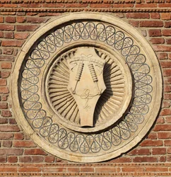 Skulpterad patera på bramante-apis