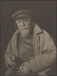 [Skäggig man med mössa och pipa (förmodligen en gammal sjökapten)]