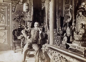Pierre Loti (1850-1923) fransk författare, här hemma i Rochefort, foto av Paul Cardon aka Dornac, ca. 1892