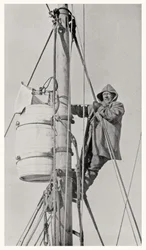 Befälhavare Frank Wild (1873-1939) vid Masthead, under Endurance-expeditionen till Antarktis, 1914-1916