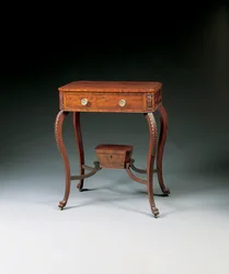 Ett klassiskt snidat arbetsbord, 1810-20