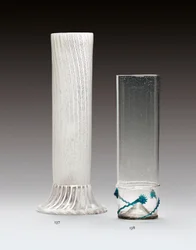 En Façon de Venise glaskometbägare, sent 1500-1600-tal (glas)