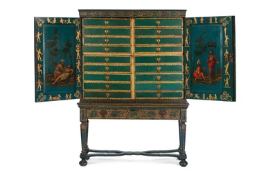 Samlarskåp på stativ, c.1700-30 (förgylld & grön Japanning) (se även 780666-8)