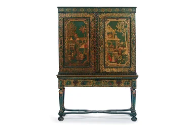 Samlarskåp på stativ, ca 1700-30