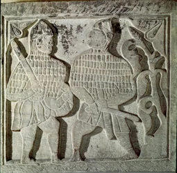 Seljukide Art (Seljukide eller Saljuqide): lågrelief som representerar två krigare. Från Konya, Turkiet. 1200-talet. Turkiskt islamisk konstmuseum, Istanbul