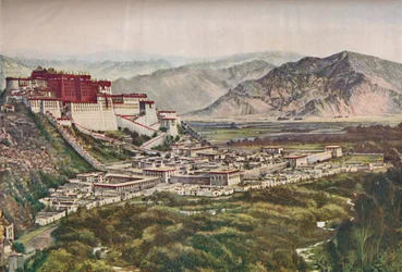 Frowning Cliffs of Lihasas Red-Walled Palace perfekt beläget på sin kulle, c1935