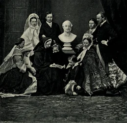 En kunglig familjegrupp, 10 mars 1863, c1897.