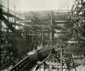 The Building of a War-Ship: En förstklassig kryssare på gång vid Thames Ironworks, c1897