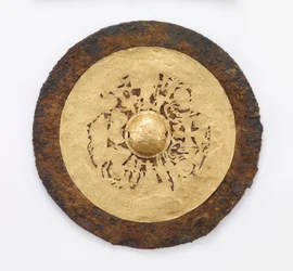 Spegel med drottningmodern av väst (Xiwangmu) och hertig far av öst (Dongwanggong), 25-220 (järn med guldplåt & spår av siden)