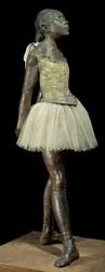 14 år gammal eller stor dansare klädd Skulptur av Edgar Degas (1834-1917) i bronspatina, tyll och rosa satäng på träfot