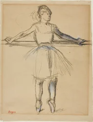 Dancer at the Bar (on Point), ca 1885 (kol med pastell och estompe på brunt papper)