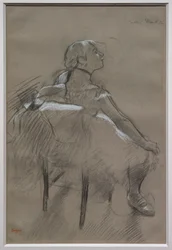Sittande dansare (Nelly Frankly). Omkring 1880. Kol upphöjt med vit krita på papper. Specialsamling.