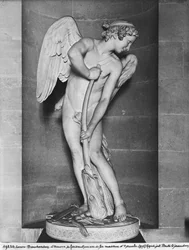 Amor snidar sin båge ur Herkules klubba, 1747-50