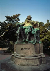 Monument till hyllning till den tyske poeten Johann Wolfgang von Goethe (1749-1832) gjort av Edmund von Hellmer (1850-1935)