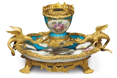 En William IV Sevres-stil turkos markencrier, porslin troligen 1700-talet, ormolu c.1835-40