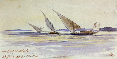 Tre traditionella egyptiska transportfartyg seglar på Nilen, nära Gebel el-Silsila eller Gebel Silsileh (Egypten)