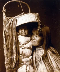 Apache flicka och Papoose