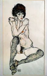 Naken kvinna sitter. Teckning av Egon Schiele