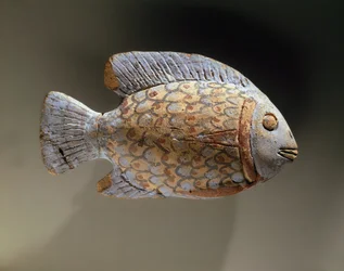 Målad keramisk fisk från Egypten