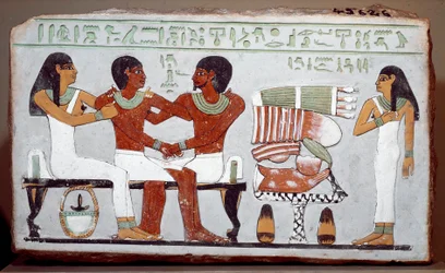 Egyptisk forntid: målad gravstele av kalksten som avbildar Amenemhets (Amenemhats) familj