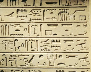 Begravningsstele av Majordomo Khentekhtayaun, hieroglyfer som rapporterar lista över släktingar till den avlidne