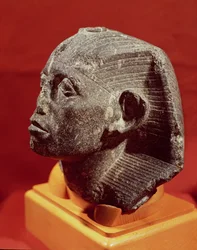 Chef för Sesostris III, från Medamud nära Karnak, Mellersta kungariket, ca 1862-43 f.Kr. (granit)