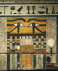 Paneldetalj med apotropaiska ögon över den stängda dörren, symboliserar övergången till underjorden, från Sarcophagus of Irinimenpu