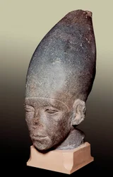 Porträtt av Amenemhat I (Amen-em-ha I)