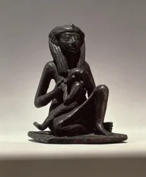 Prinsessan som ammar ett barn, möjligen från Edfu, andra mellanperioden (koppar)