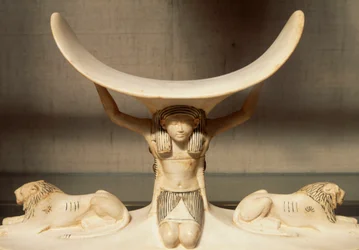 Ristat nackstöd i elfenben som stöds av Shu, personifiering av luft, från Tutankhamons grav, egyptisk civilisation, XVIII dynastin