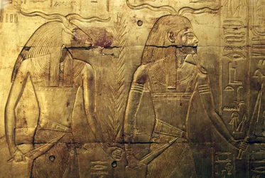 Gudar, gravyr på baksidan av tredje gravkapellet täckt av guld, Tutankhamuns skattkammare, Egypten, Egyptisk civilisation, Nya riket, XVIII:e dynastin