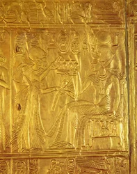 Detalj från den gyllene helgedomen, från Tutankhamons grav (ca 1370-1352 f.Kr.) Nya kungariket (trä överdraget med gesso täckt med guldplåt)