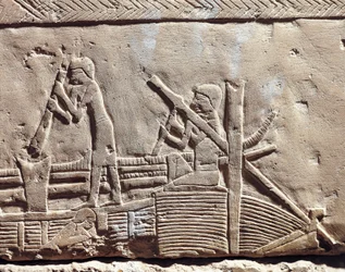 Egypten, antika Memphis, Saqqaras nekropol. Mastaba av Ipi. Relief föreställande snickare som reparerar båt. (Nya riket, XVIII:e dynastin)