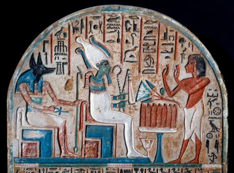 Egyptisk antikvitet: Nanai stele representanten som dyrkar Osiris och Anubis, de dödas gud som innehar livets nyckel i form av ett Ansee-kors (Ankh). Målad kalksten. Slutet av den 18:e dynastin. 1300-talet f.Kr. Turin, egyptisk museum - Egypti