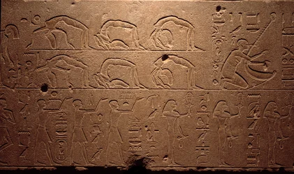 Egyptisk antiken: detalj av en graverad fresk som föreställer dansare, contortionists och musiker. Period av drottning Hatshepsut (Hatshepsut) 18:e dynastin. Luxor, egyptiska konstmuseet