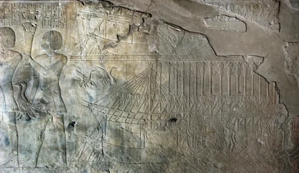 Egyptisk antikvitet: relief från graven av Kha em Het (Khaemhat) vindsinspektör och skrivare vid Amenophis III:s hov (TT57) som representerar en flotta av fartyg. 18:e dynasti. 1530-1290 f.Kr. Vallee des Nobles. Luxor, Västbanken, Egypten