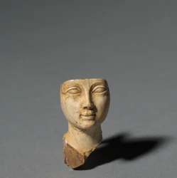 Ansikte från en kosmetisk sked, 1391-1353 f.Kr