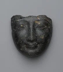 Ansikte från ett sarkofaglock, köpt i Luxor, New Kingdom (granit)