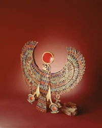 Falcon pectoral, från Tutankhamons grav, Nya kungariket (guld inlagt med lapis lazuli, turkos, karneol och glas)